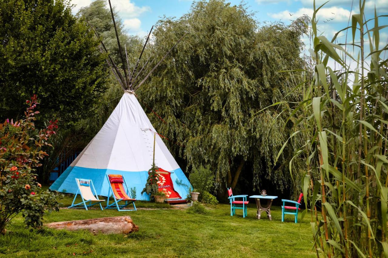 Hotel Au Bonheur Nomade Livry  Exterior foto